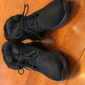 Almost new Skechers black ankle boots, 8